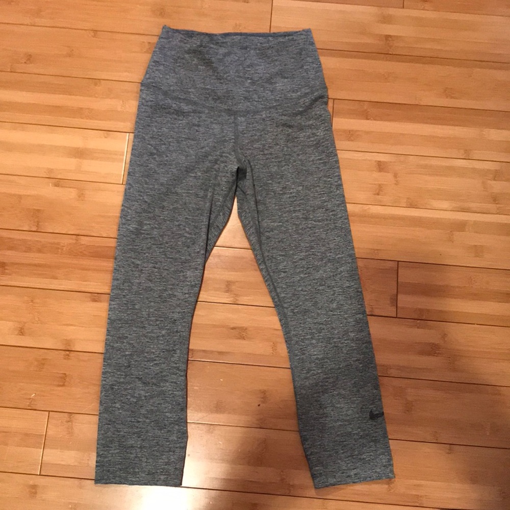 Nike dri-fit capri workout leggings